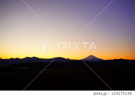 夕暮れグラデーション空の富士山 夕暮れグラデーション空の富士山 124275139