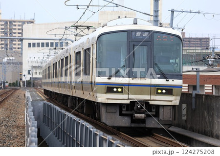 【JR西日本】221系（おおさか東線：高井田中央駅） 124275208