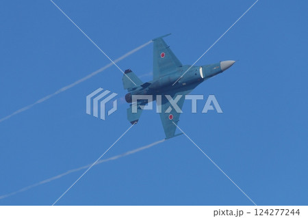 航空祭で機動飛行を行う航空自衛隊 飛行開発実験団のF-2 航空祭で機動飛行を行う航空自衛隊 飛行開発実験団のF-2 124277244