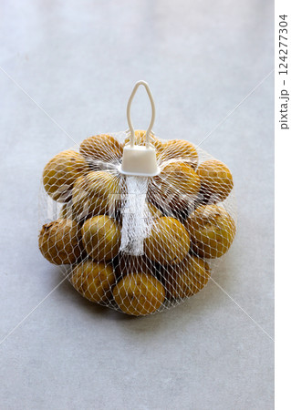 Raw fresh organic potatoes, Tiny potatoes Raw fresh organic potatoes, Tiny potatoes 124277304