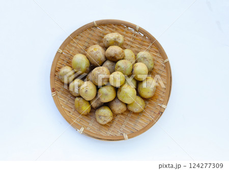 Raw fresh organic potatoes, Tiny potatoes Raw fresh organic potatoes, Tiny potatoes 124277309