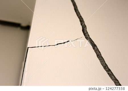 Building problem wall cracked., House structural foundation cracked. Building problem wall cracked., House structural foundation cracked. 124277338