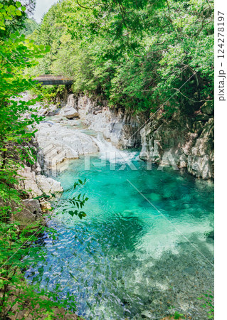 ＜長野＞阿寺渓谷の美しい絶景　-牛ヶ淵- 124278197