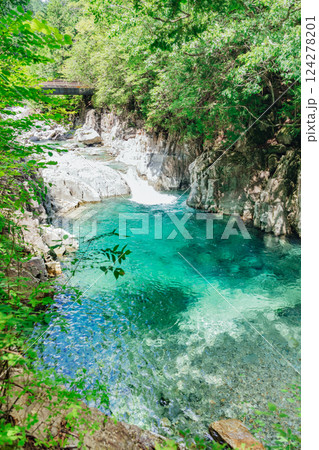 ＜長野＞阿寺渓谷の美しい絶景　-牛ヶ淵- 124278201