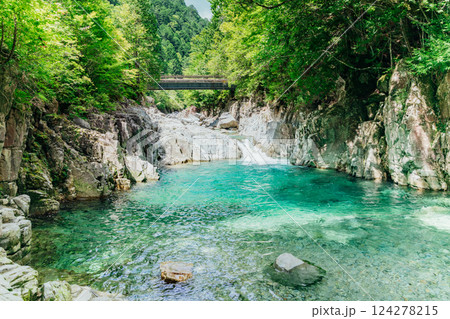 ＜長野＞阿寺渓谷の美しい絶景　-牛ヶ淵- 124278215