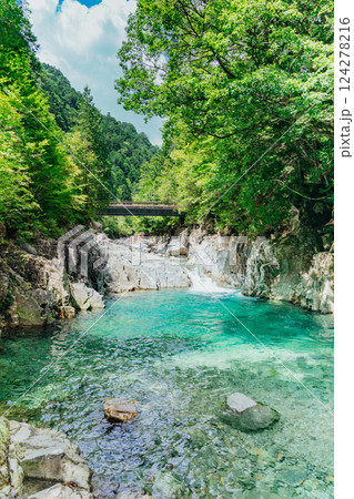 ＜長野＞阿寺渓谷の美しい絶景　-牛ヶ淵- 124278216