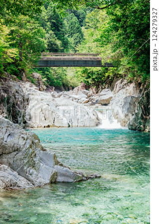 ＜長野＞阿寺渓谷の美しい絶景　-牛ヶ淵- 124279327