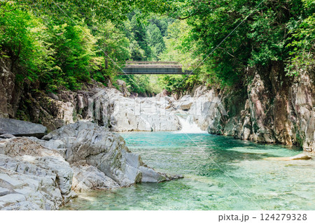 ＜長野＞阿寺渓谷の美しい絶景　-牛ヶ淵- 124279328