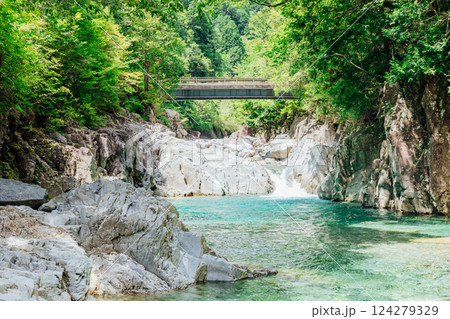 ＜長野＞阿寺渓谷の美しい絶景　-牛ヶ淵- 124279329