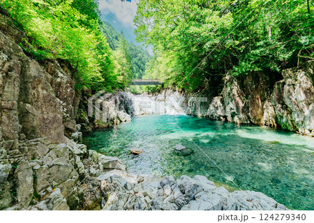 ＜長野＞阿寺渓谷の美しい絶景　-牛ヶ淵- 124279340
