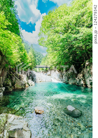 ＜長野＞阿寺渓谷の美しい絶景　-牛ヶ淵- 124279342