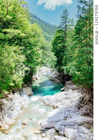 ＜長野＞阿寺渓谷の美しい絶景　-牛ヶ淵- 124279366