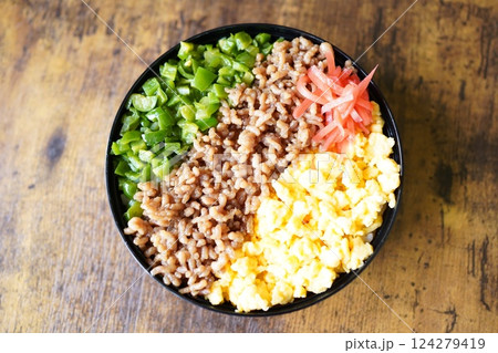豚ミンチ(三色丼・つくね) 豚ミンチ(三色丼・つくね) 124279419