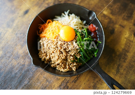 豚ミンチのビビンバとそぼろ豆腐 124279669