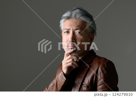 中高年男性 ポートレート ビューティー 中高年男性 ポートレート ビューティー 124279810