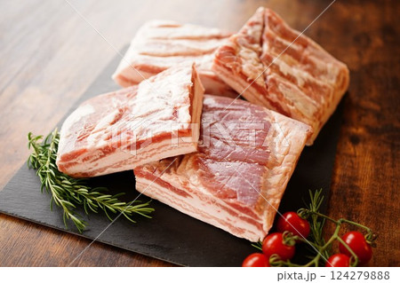 豚肉のブロック 豚肉のブロック 124279888