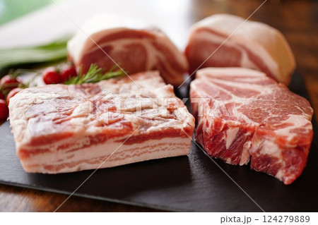 豚肉のブロック 豚肉のブロック 124279889