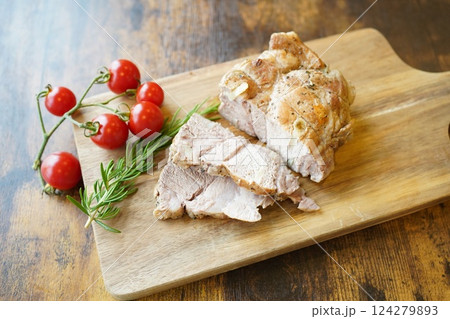 豚肉のブロック 124279893