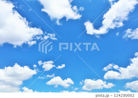 夏の青空と雲 124280002