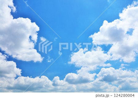 夏の青空と雲 124280004
