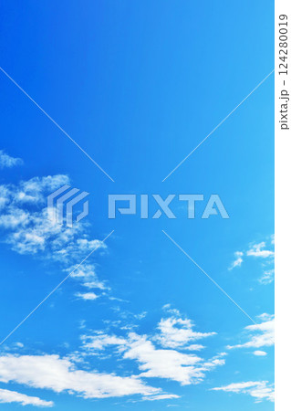 秋の青空と雲 秋の青空と雲 124280019