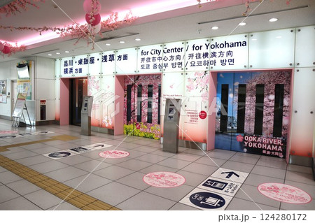 羽田空港第3ターミナル駅（京急）　上りホームへのエレベーター 124280172