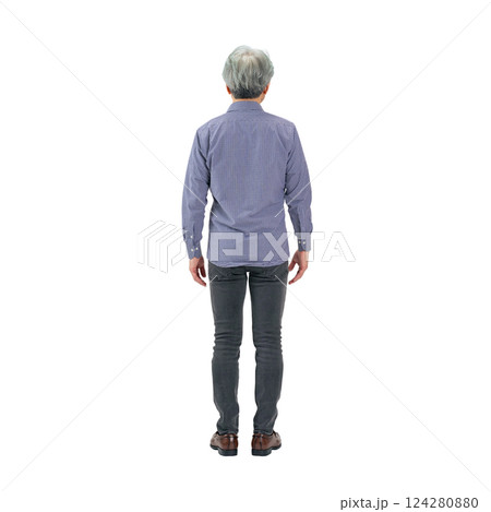 シニア男性の後ろ姿　手作業で精密に切り抜いた背景透過全身写真PNG 124280880