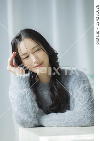 若い女性、ビューティーイメージ　 124281026