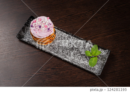 Appetizing fresh dessert cake on a black plate Appetizing fresh dessert cake on a black plate 124281193