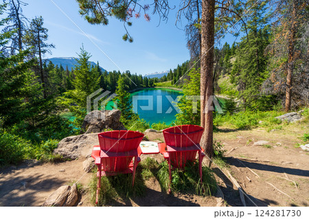 Tranquil Turquoise Lake with Red Adirondack Chairs, Valley of the Five Lakes, Jasper National Park, Alberta, Canada. 124281730