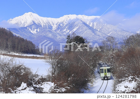八ヶ岳連峰と小海線 124281798