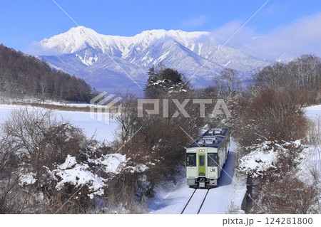 八ヶ岳連峰と小海線 124281800