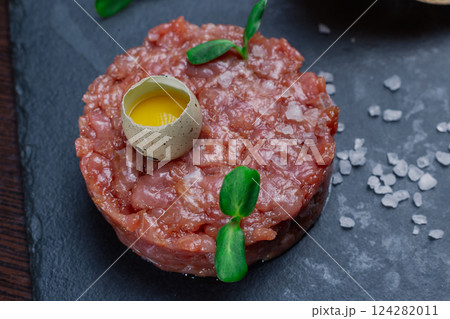 Beef tartare. Cold appetizer of raw marinated meat Beef tartare. Cold appetizer of raw marinated meat 124282011