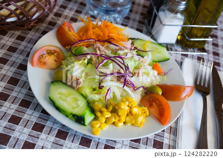 Appetizing fresh salad 124282220