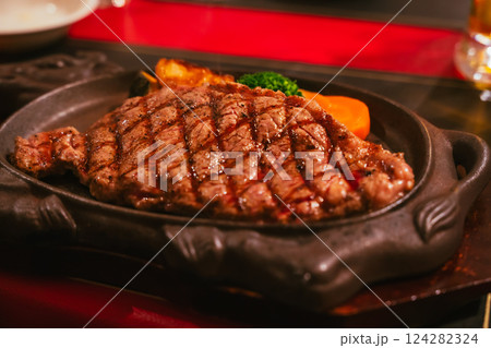 美味しそうなステーキ 美味しそうなステーキ 124282324