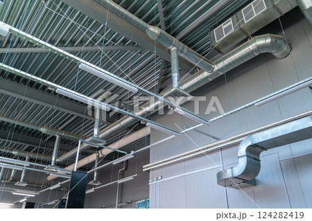 Heating pipe system in the warehouse of the Heating pipe system in the warehouse of the 124282419