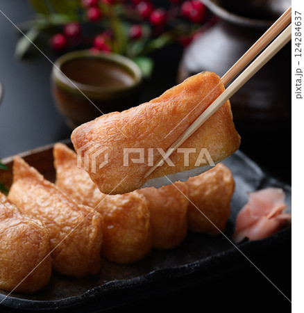 いなり寿司 （暗いイメージ） 124284637