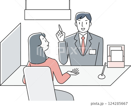 窓口で相談する女性と応対する男性職員 124285667