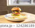 ハンバーガーとポテト 124286189