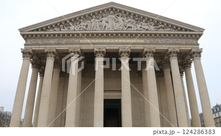 パルテノン神殿のような外観のマドレーヌ教会 パルテノン神殿のような外観のマドレーヌ教会 124286383
