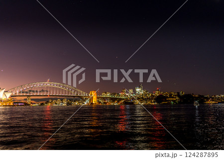 シドニー夜景と星 124287895