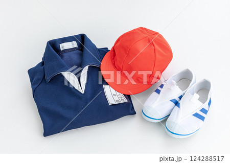 体操着と赤白帽子　gym clothes 124288517