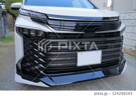 車のヘッドライト　イメージ 124289165