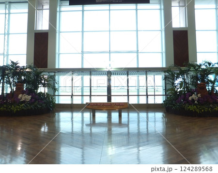 那覇空港の逆光シーサー 那覇空港の逆光シーサー 124289568