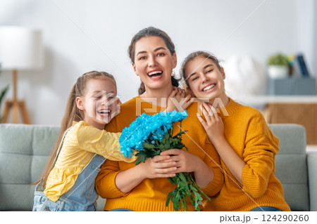 daughters and mom with flowers daughters and mom with flowers 124290260