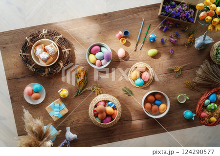 Easter holiday background Easter holiday background 124290577