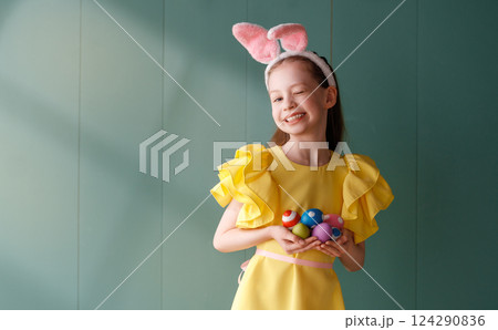 Girl with painted eggs 124290836