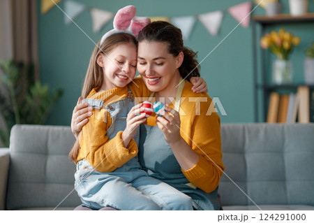 family preparing for Easter 124291000