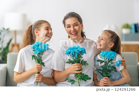 daughters and mom with flowers daughters and mom with flowers 124291266