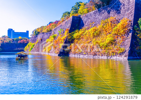 大阪城公園の内濠と御座船 大阪城公園の内濠と御座船 124291879